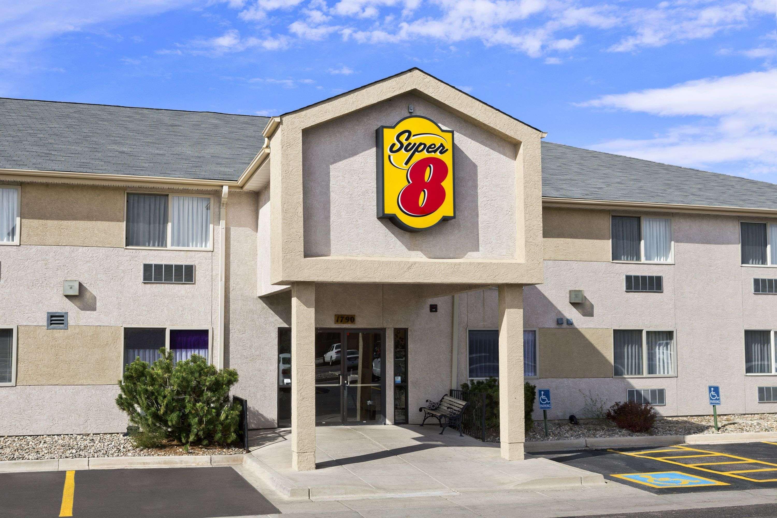 Super 8 By Wyndham Colorado Springs Airport Motel Exterior photo