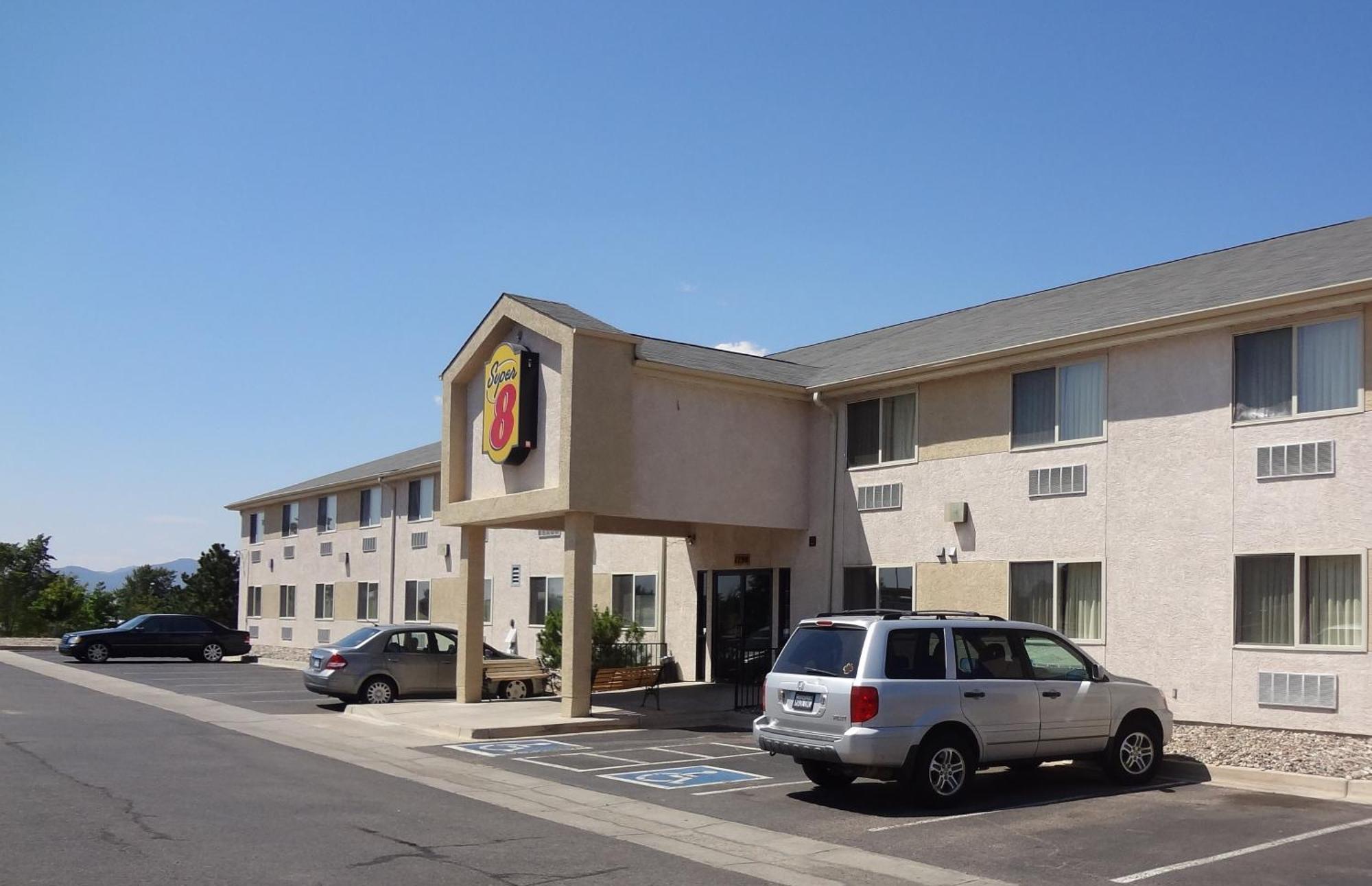 Super 8 By Wyndham Colorado Springs Airport Motel Exterior photo