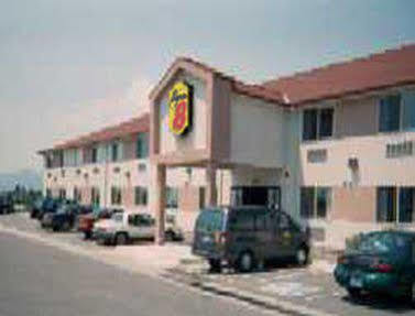 Super 8 By Wyndham Colorado Springs Airport Motel Exterior photo